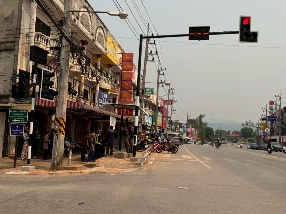 ส่งมอบไฟจราจรเชียงราย